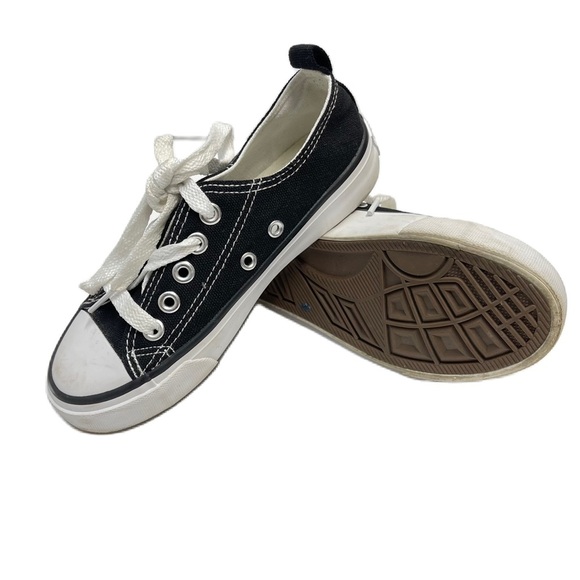 Fashion Kids low top sneakers black white casual laces street everyday fun class - Picture 3 of 7
